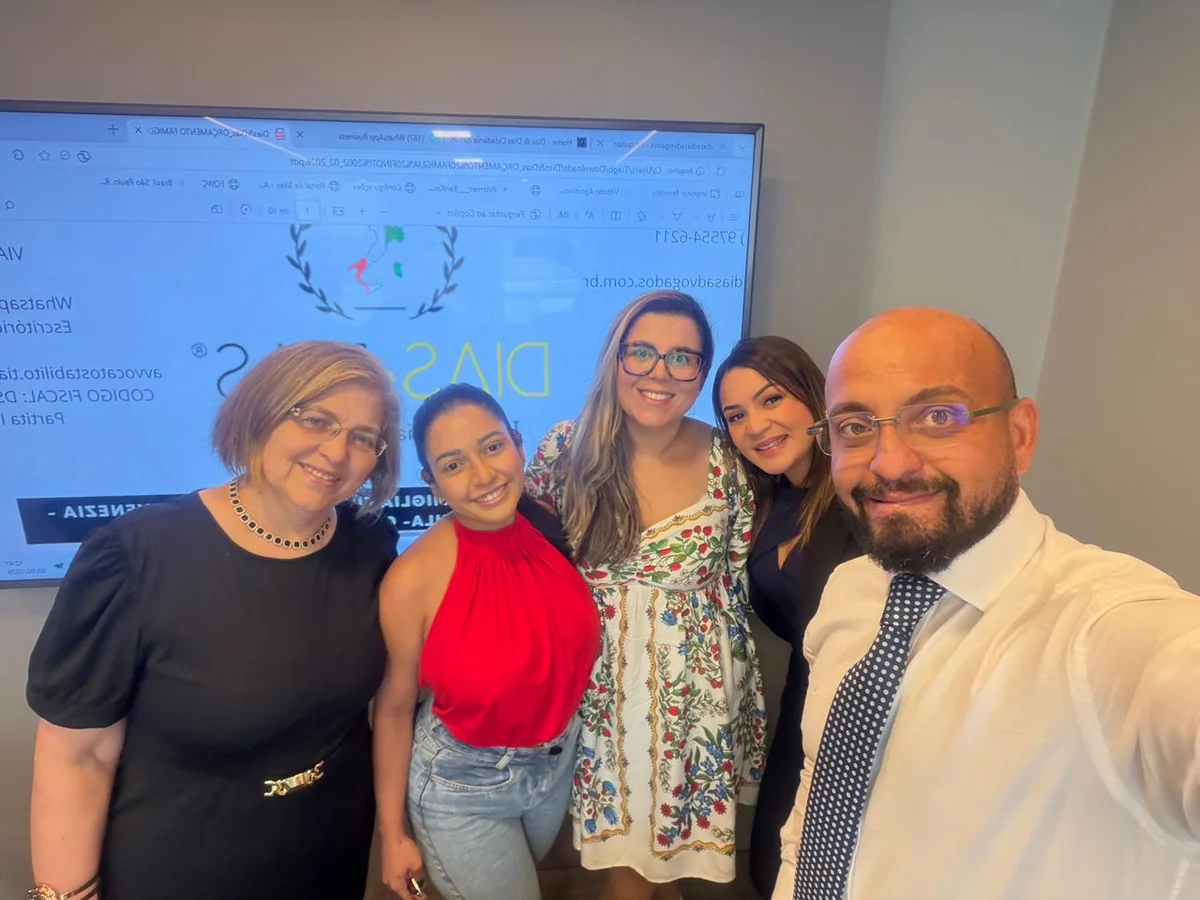 Equipe Dias e Dias - Selfie no escritório